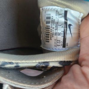 Nike Air Hitachi size 5.5